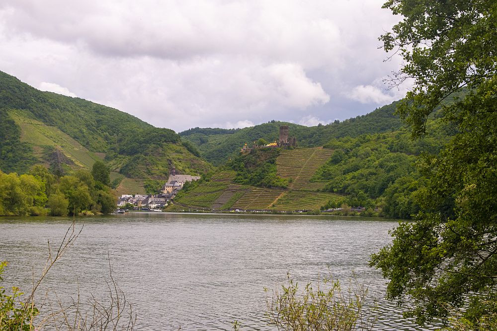 Klicke auf die Grafik für eine vergrößerte Ansicht  Name: 09 Ein erster Blick auf Beilstein mit der Burg Metternich.jpg Ansichten: 0 Größe: 281,3 KB ID: 3341722
