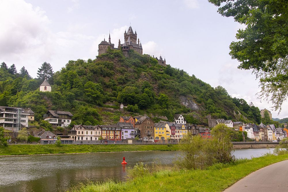 Klicke auf die Grafik für eine vergrößerte Ansicht  Name: 12 Cochem vorraus.jpg Ansichten: 0 Größe: 270,9 KB ID: 3341726
