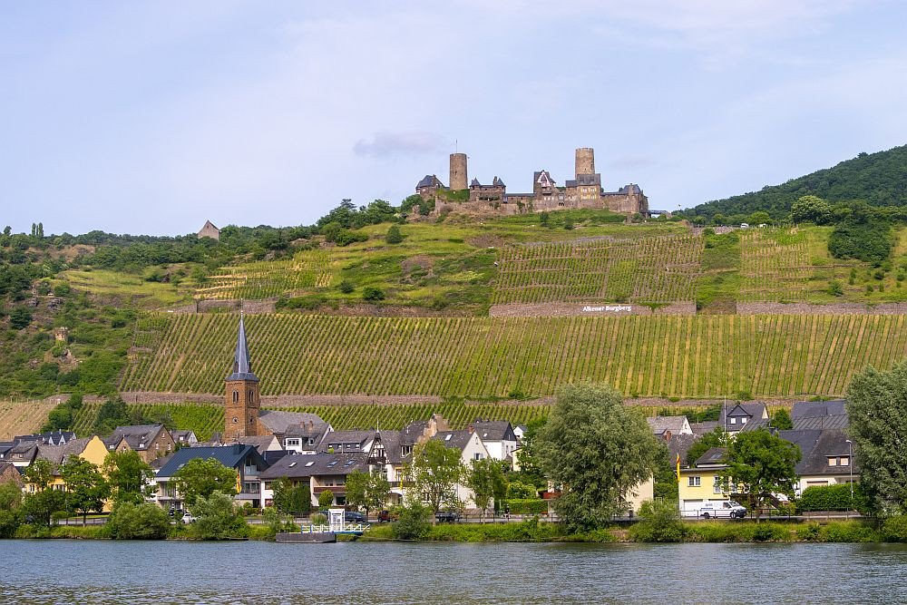 Klicke auf die Grafik für eine vergrößerte Ansicht  Name: 18 Alken mit Burg Thurant.jpg Ansichten: 0 Größe: 280,5 KB ID: 3341732