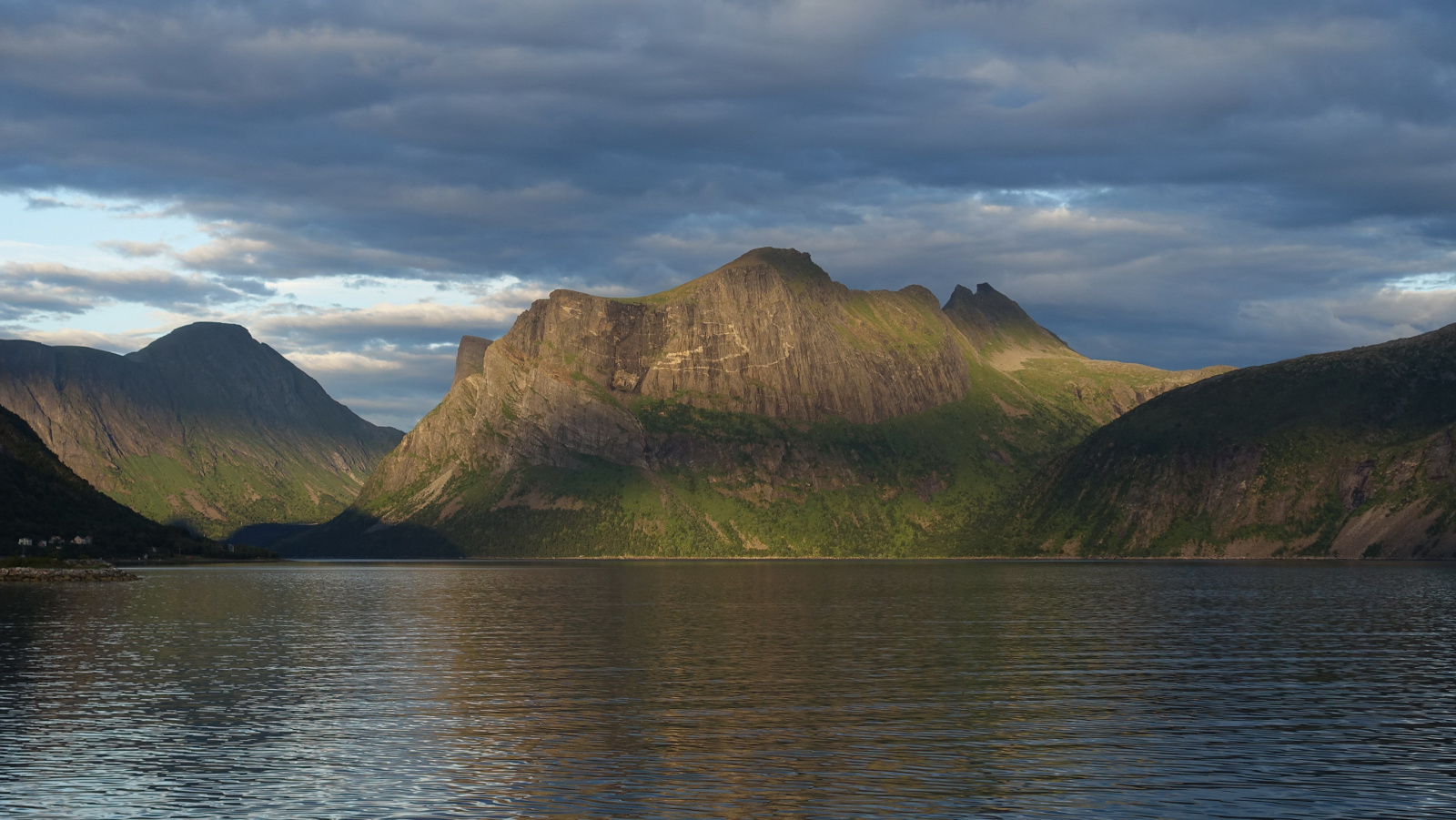 Klicke auf die Grafik für eine vergrößerte Ansicht

Name: 2025 Norge 0021_resize-1.jpg
Ansichten: 610
Größe: 524,4 KB
ID: 3345594