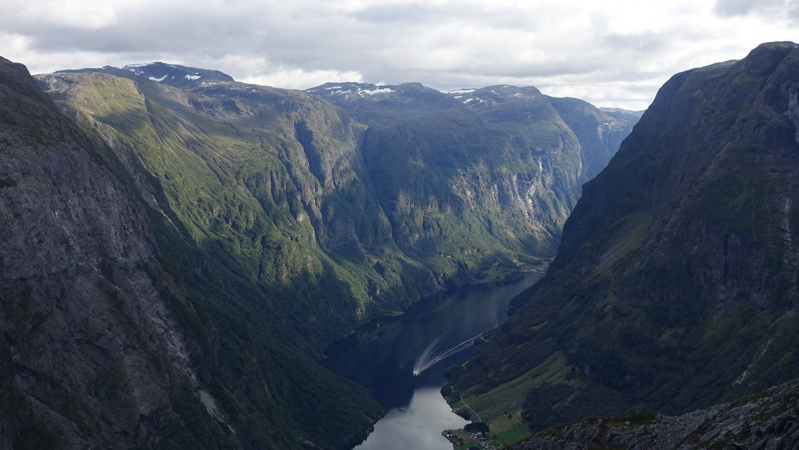 Klicke auf die Grafik für eine vergrößerte Ansicht

Name: 2025 Norge 0056_resize.jpg
Ansichten: 598
Größe: 525,6 KB
ID: 3345629
