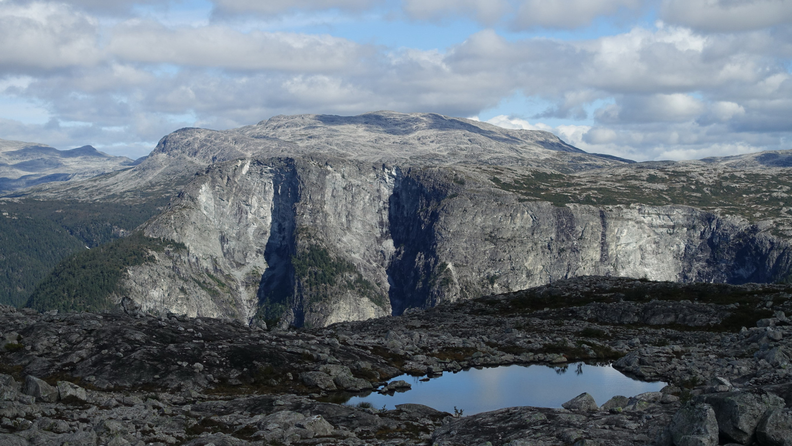 Klicke auf die Grafik für eine vergrößerte Ansicht

Name: 2025 Norge 0051_resize.jpg
Ansichten: 608
Größe: 692,5 KB
ID: 3345632