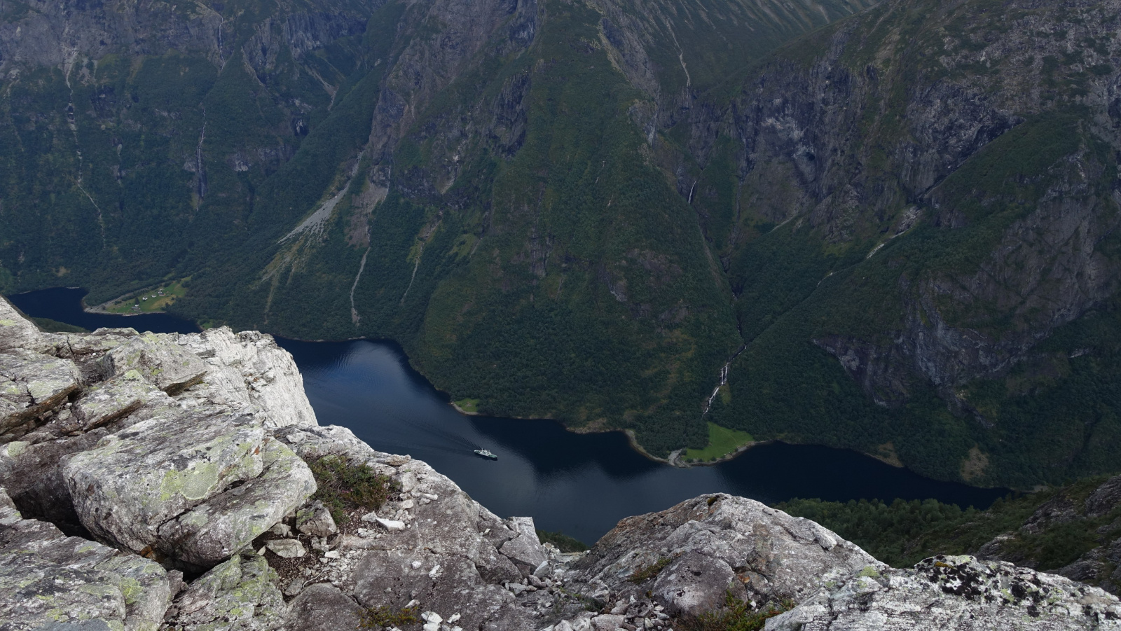 Klicke auf die Grafik für eine vergrößerte Ansicht

Name: 2025 Norge 0057_resize.jpg
Ansichten: 605
Größe: 702,1 KB
ID: 3345633