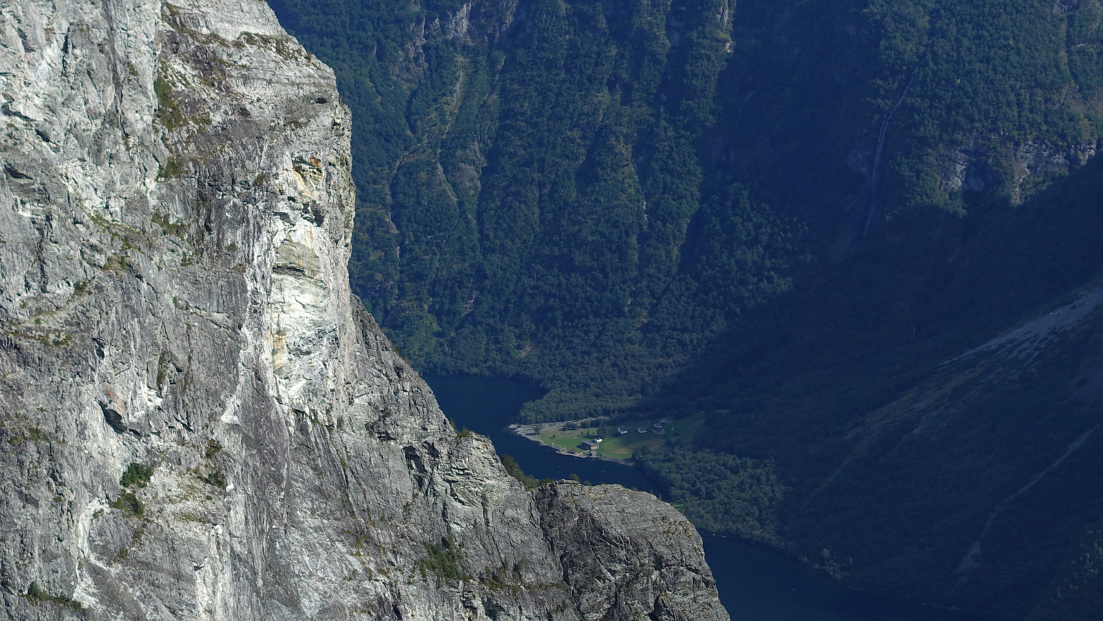 Klicke auf die Grafik für eine vergrößerte Ansicht

Name: 2025 Norge 0062_resize-2.jpg
Ansichten: 605
Größe: 725,4 KB
ID: 3345637