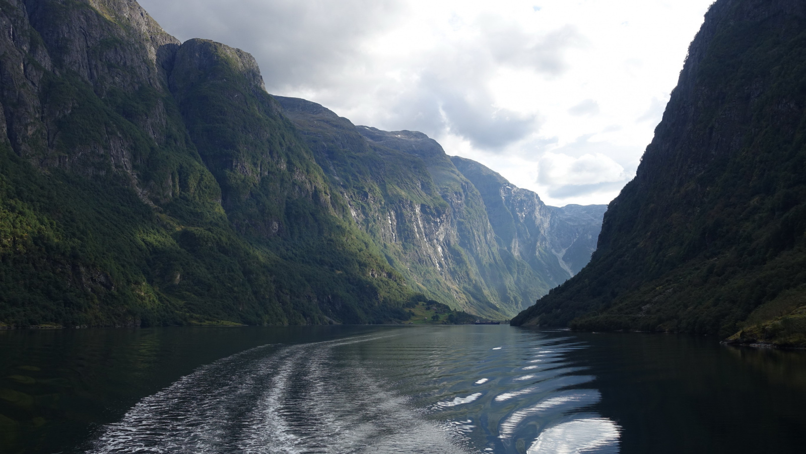Klicke auf die Grafik für eine vergrößerte Ansicht

Name: 2025 Norge 0080_resize.jpg
Ansichten: 584
Größe: 489,1 KB
ID: 3345662