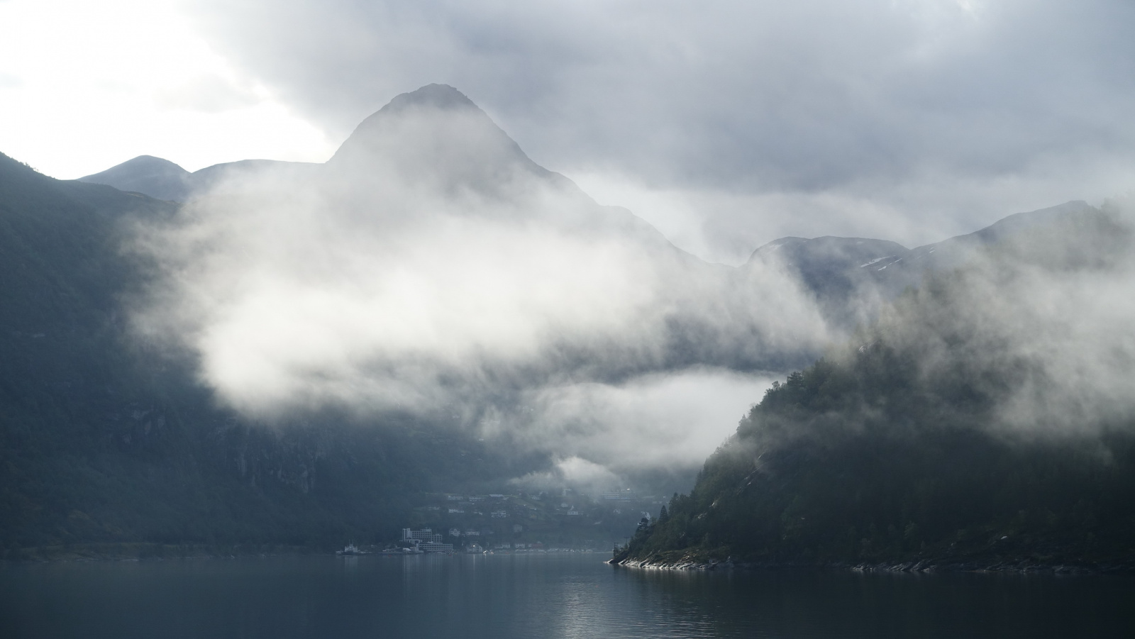 Klicke auf die Grafik für eine vergrößerte Ansicht

Name: 2025 Norge 0097_resize.jpg
Ansichten: 596
Größe: 241,3 KB
ID: 3345679