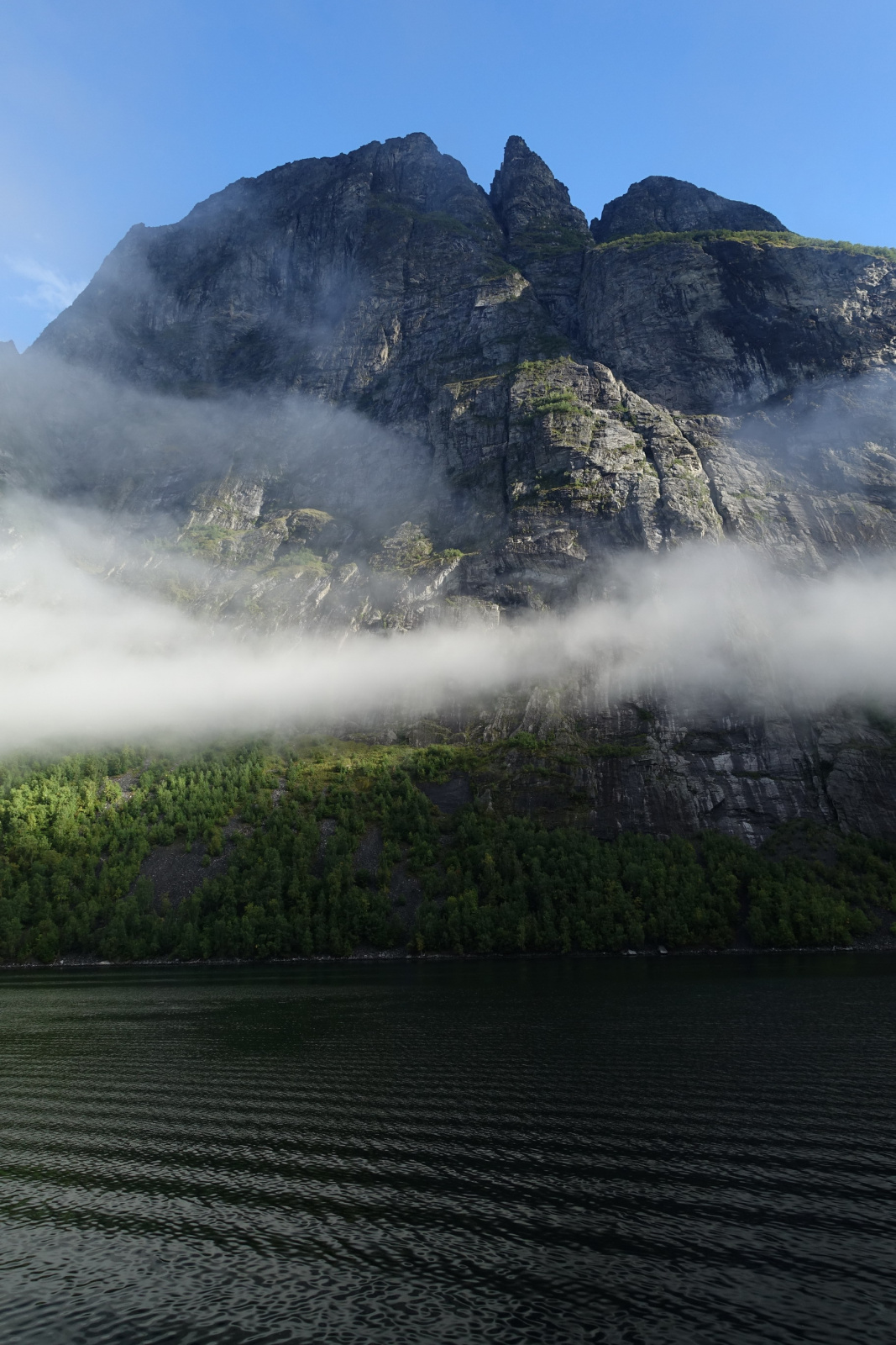 Klicke auf die Grafik für eine vergrößerte Ansicht

Name: 2025 Norge 0096_resize.jpg
Ansichten: 576
Größe: 609,3 KB
ID: 3345682