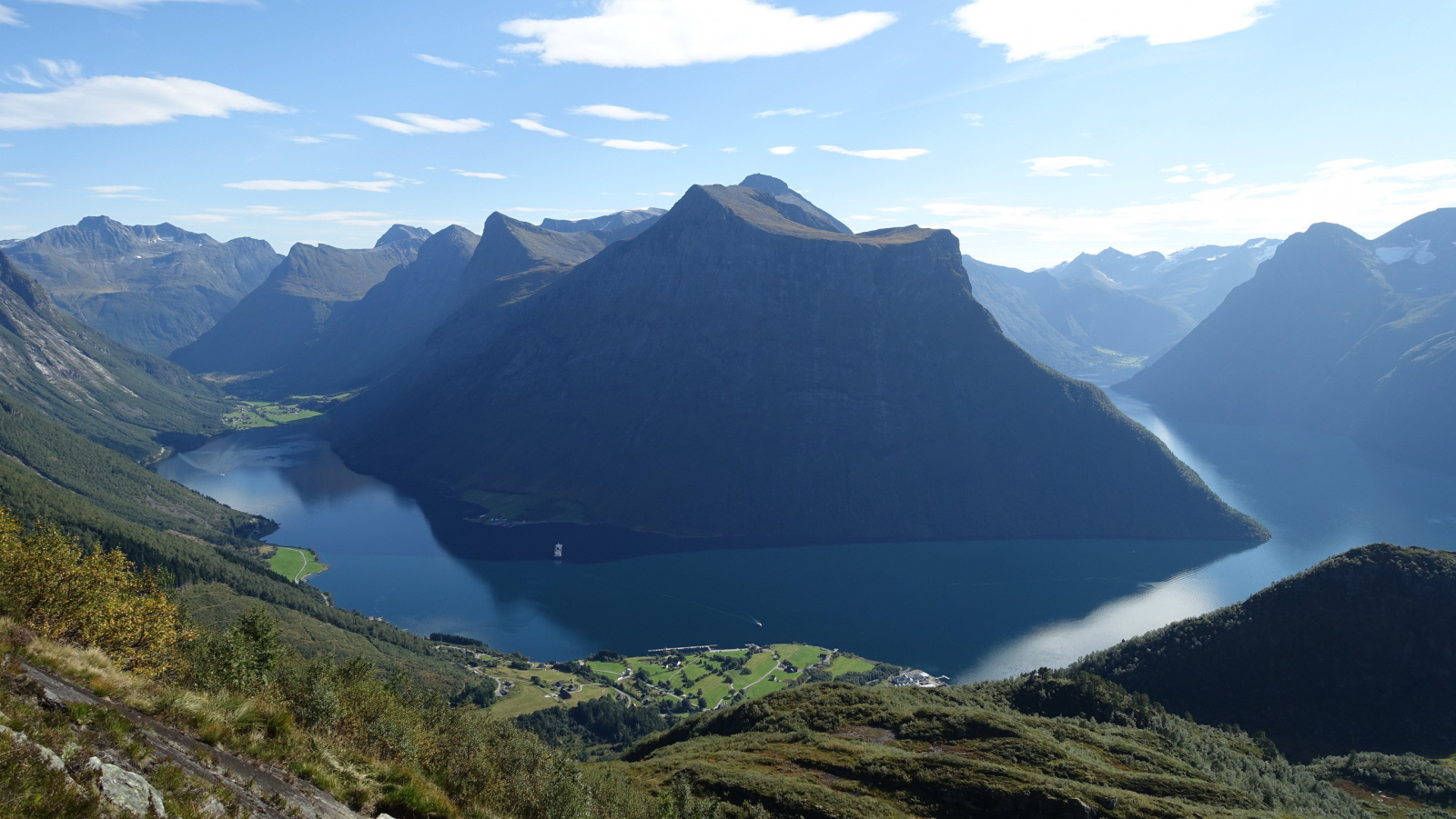 Klicke auf die Grafik für eine vergrößerte Ansicht

Name: 2025 Norge 0125_resize.jpg
Ansichten: 570
Größe: 479,3 KB
ID: 3345710