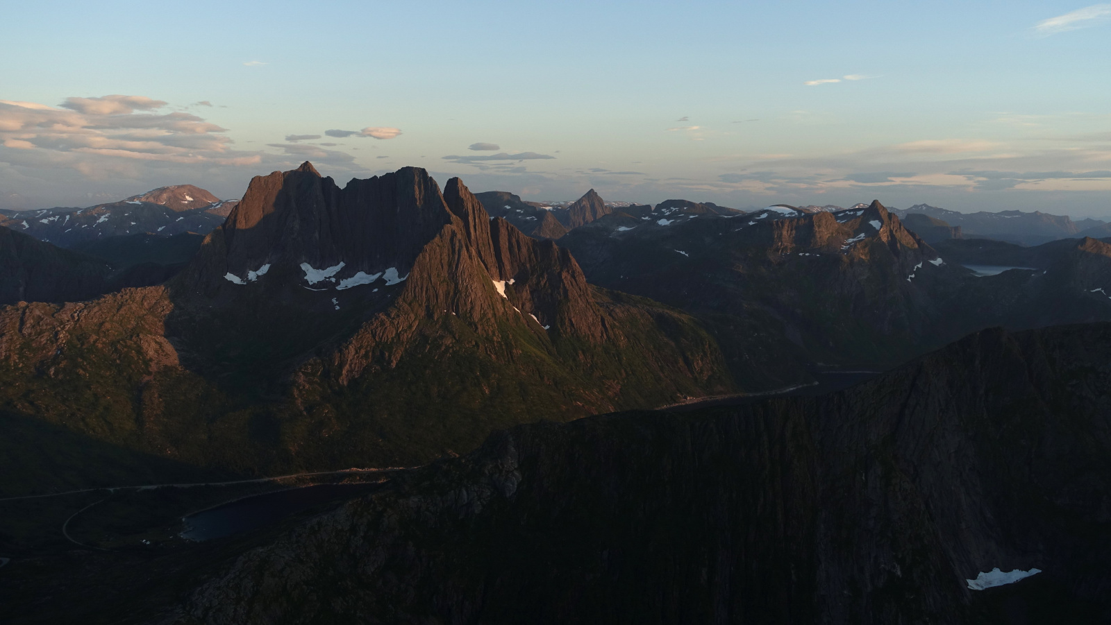 Klicke auf die Grafik für eine vergrößerte Ansicht

Name: 2025 Norge 0195.jpg
Ansichten: 312
Größe: 346,7 KB
ID: 3347021