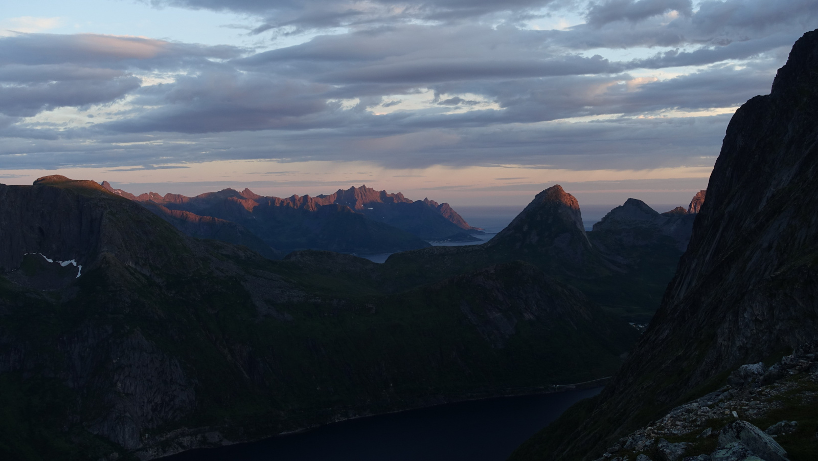 Klicke auf die Grafik für eine vergrößerte Ansicht

Name: 2025 Norge 0206.jpg
Ansichten: 300
Größe: 343,9 KB
ID: 3347032