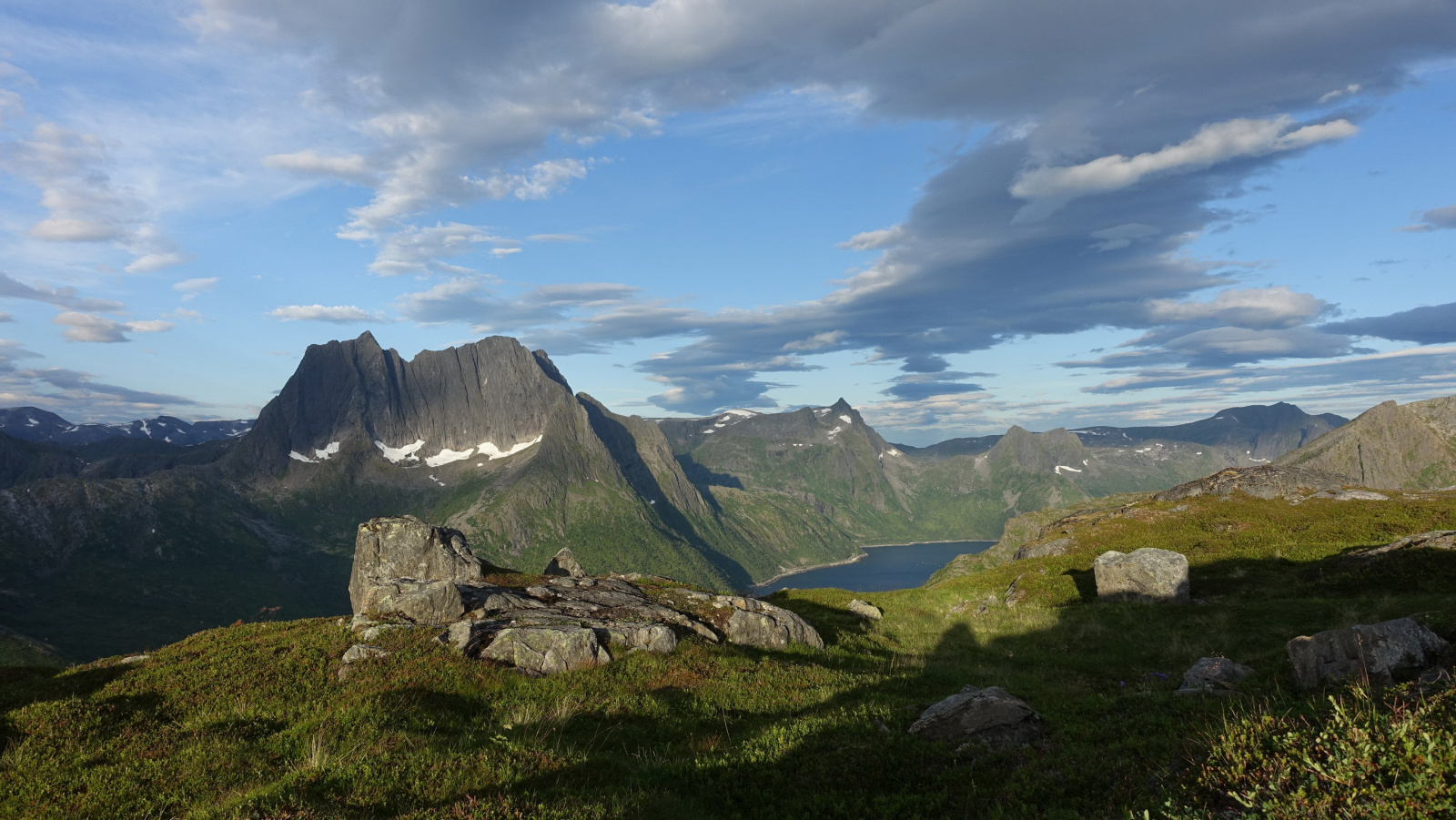 Klicke auf die Grafik für eine vergrößerte Ansicht

Name: 2025 Norge 0211.jpg
Ansichten: 299
Größe: 596,5 KB
ID: 3347039