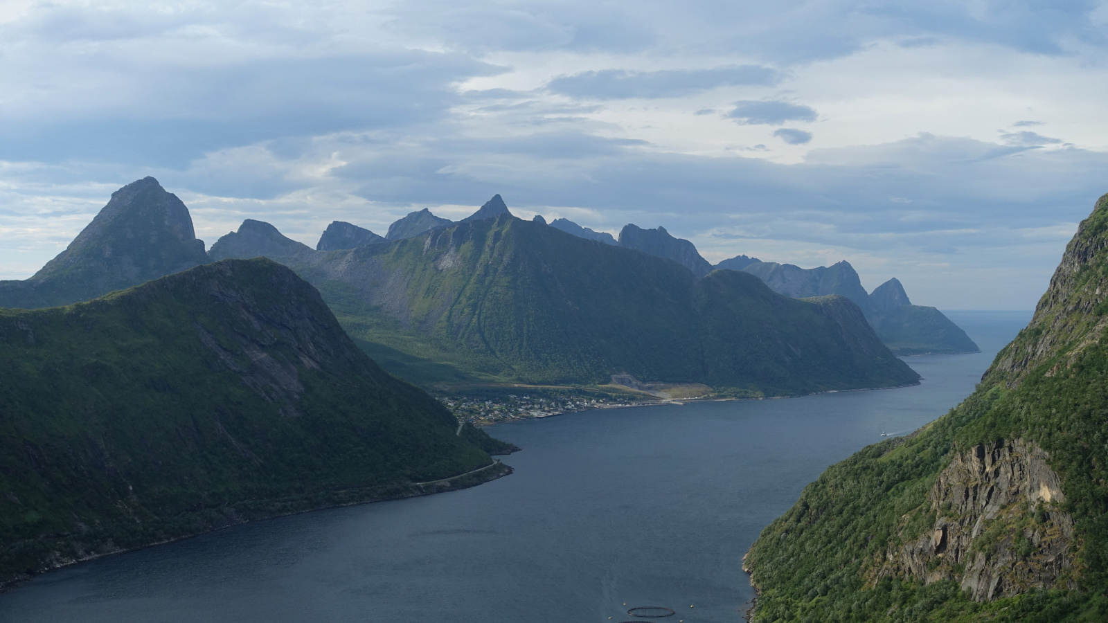 Klicke auf die Grafik für eine vergrößerte Ansicht

Name: 2025 Norge 0216.jpg
Ansichten: 294
Größe: 422,6 KB
ID: 3347042