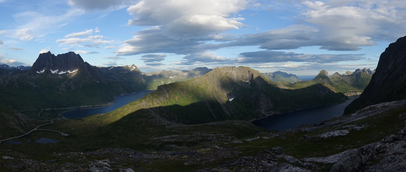 Klicke auf die Grafik für eine vergrößerte Ansicht

Name: 2025 Norge 0214-1.jpg
Ansichten: 298
Größe: 378,6 KB
ID: 3347048