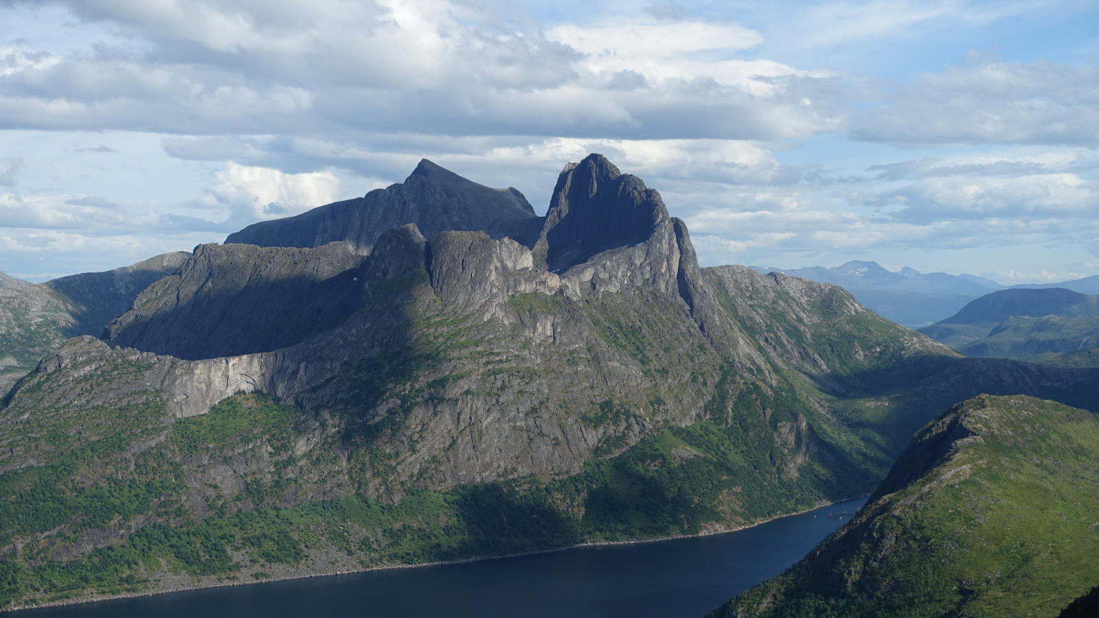 Klicke auf die Grafik für eine vergrößerte Ansicht

Name: 2025 Norge 0228.jpg
Ansichten: 285
Größe: 571,3 KB
ID: 3347065