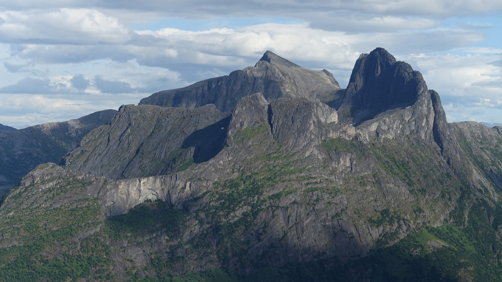 Klicke auf die Grafik für eine vergrößerte Ansicht

Name: 2025 Norge 0229.jpg
Ansichten: 282
Größe: 608,4 KB
ID: 3347066