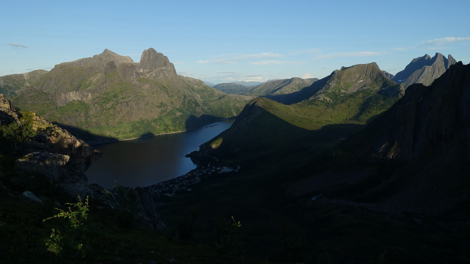 Klicke auf die Grafik für eine vergrößerte Ansicht

Name: 2025 Norge 0243.jpg
Ansichten: 282
Größe: 378,9 KB
ID: 3347075