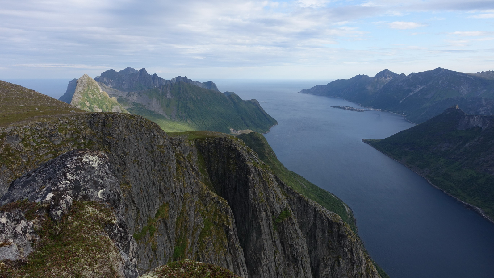 Klicke auf die Grafik für eine vergrößerte Ansicht

Name: 2025 Norge 0259.jpg
Ansichten: 170
Größe: 557,4 KB
ID: 3347641