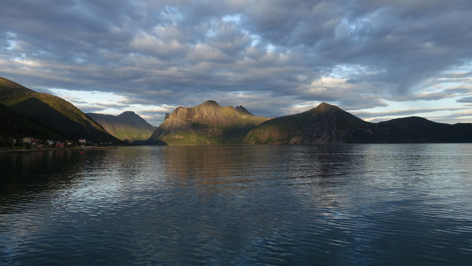 Klicke auf die Grafik für eine vergrößerte Ansicht

Name: 2025 Norge 0272.jpg
Ansichten: 171
Größe: 478,2 KB
ID: 3347652
