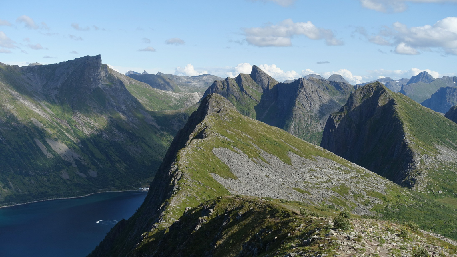 Klicke auf die Grafik für eine vergrößerte Ansicht

Name: 2025 Norge 0281.jpg
Ansichten: 169
Größe: 616,2 KB
ID: 3347665