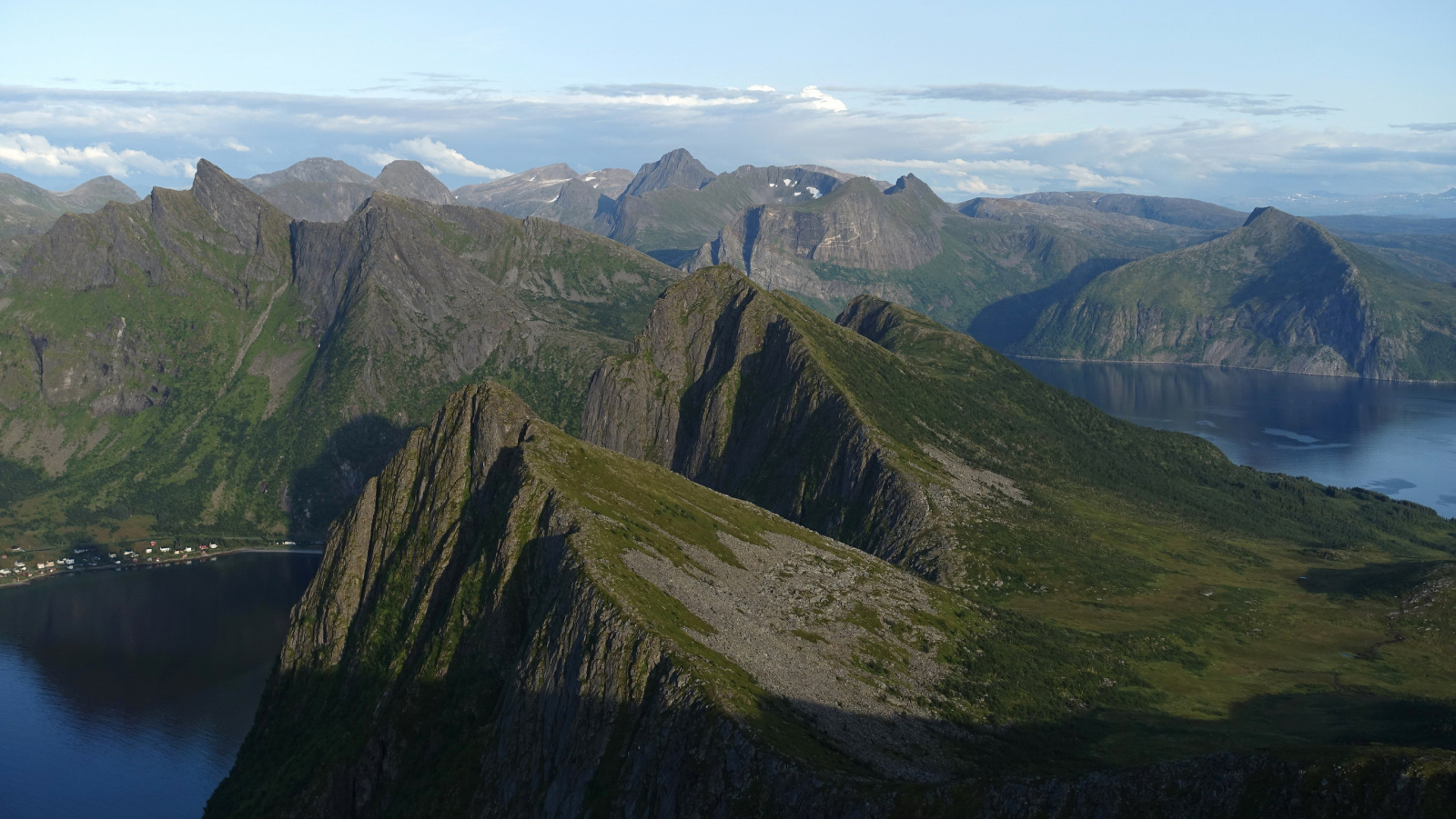 Klicke auf die Grafik für eine vergrößerte Ansicht

Name: 2025 Norge 0289-1.jpg
Ansichten: 169
Größe: 562,6 KB
ID: 3347678