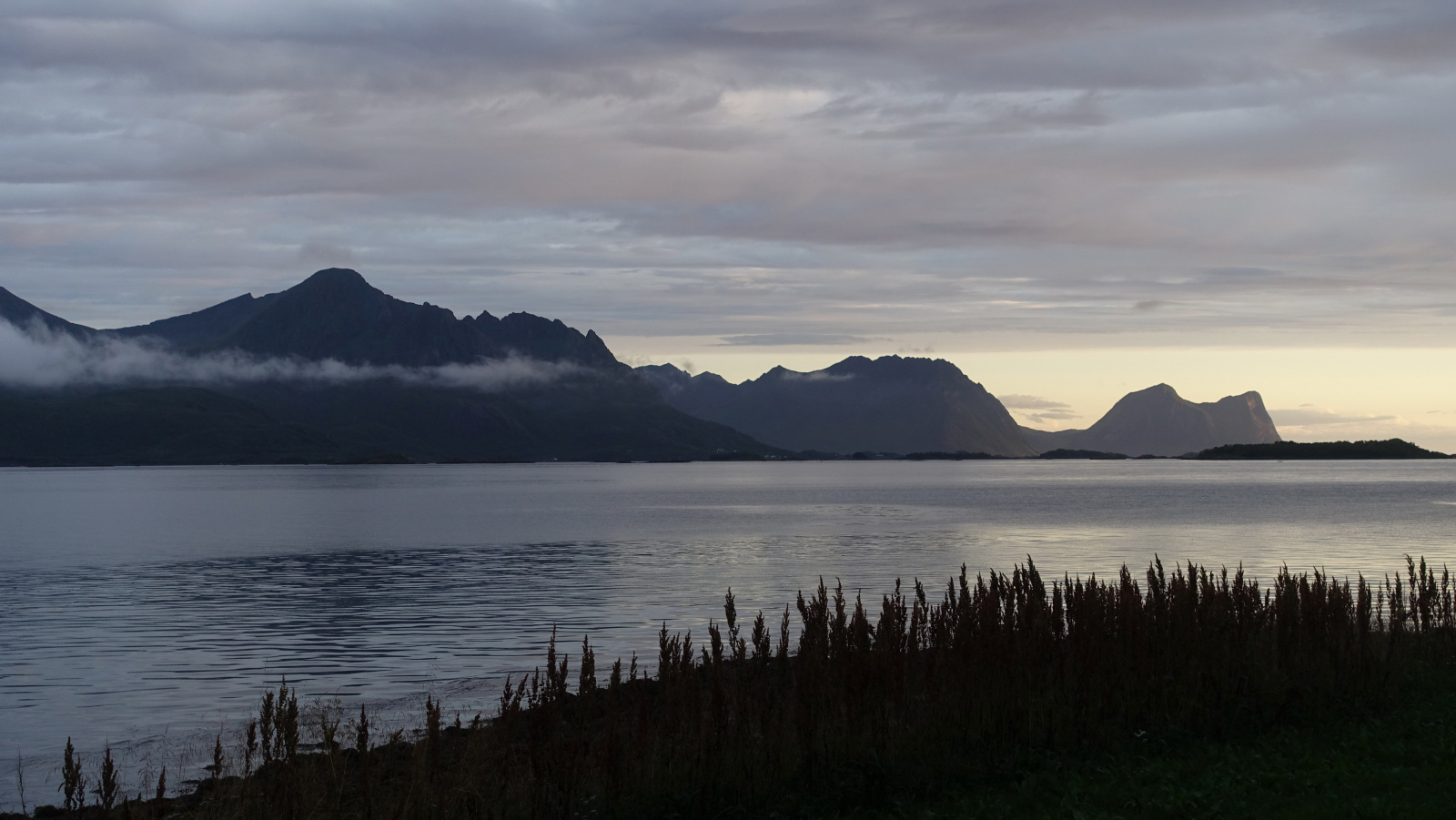 Klicke auf die Grafik für eine vergrößerte Ansicht

Name: 2025 Norge 0311.jpg
Ansichten: 164
Größe: 363,1 KB
ID: 3347697