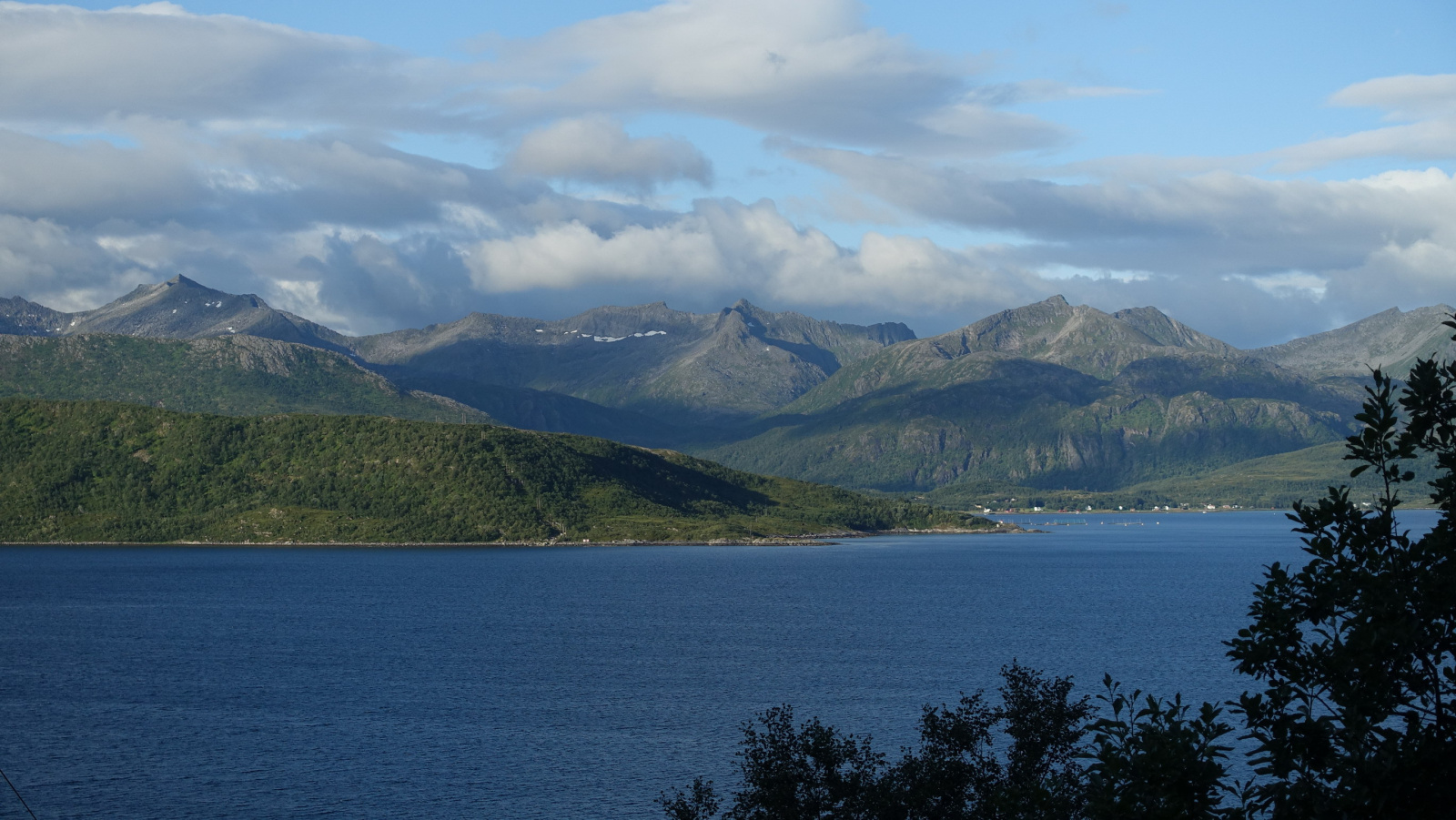 Klicke auf die Grafik für eine vergrößerte Ansicht

Name: 2025 Norge 0312.jpg
Ansichten: 166
Größe: 549,1 KB
ID: 3347700