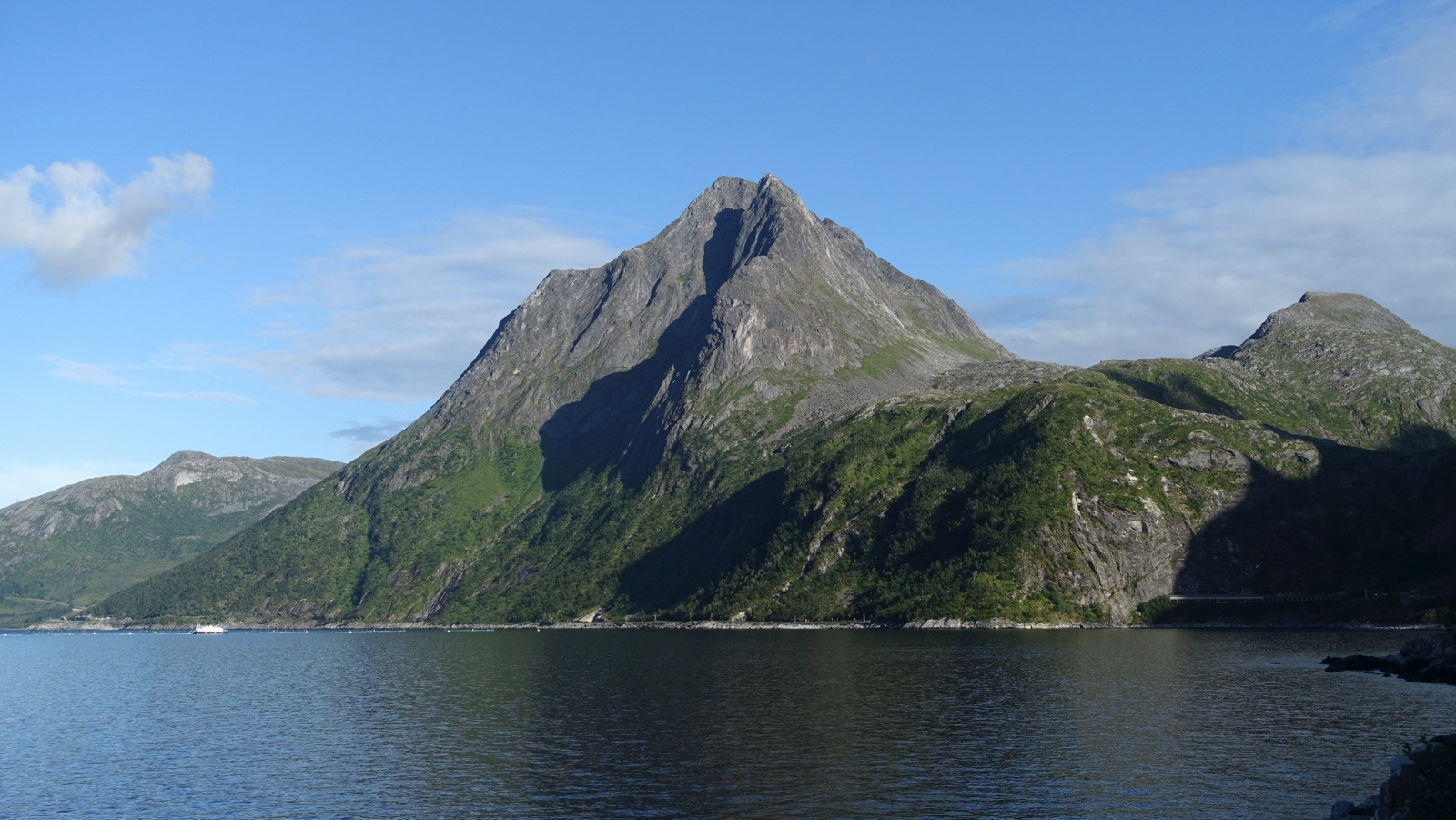 Klicke auf die Grafik für eine vergrößerte Ansicht

Name: 2025 Norge 0349.jpg
Ansichten: 116
Größe: 551,7 KB
ID: 3348134