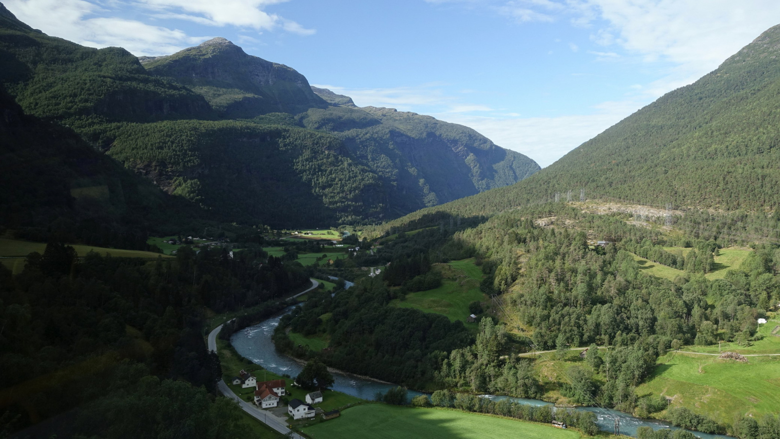 Klicke auf die Grafik für eine vergrößerte Ansicht

Name: 2025 Norge 0468.jpg
Ansichten: 498
Größe: 579,4 KB
ID: 3350643