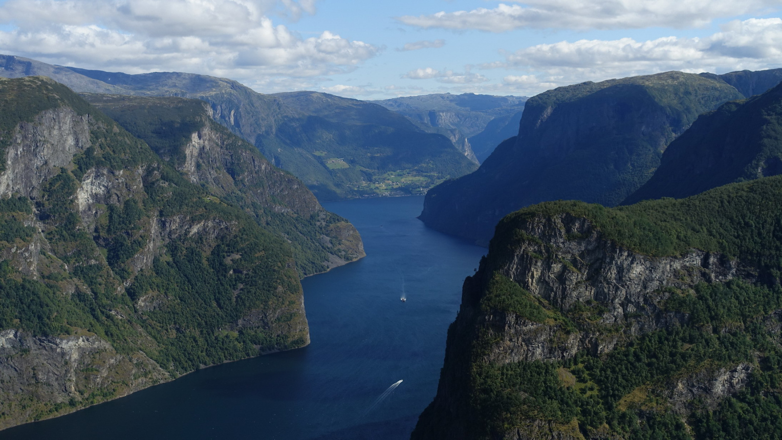 Klicke auf die Grafik für eine vergrößerte Ansicht

Name: 2025 Norge 0483.jpg
Ansichten: 493
Größe: 592,3 KB
ID: 3350658