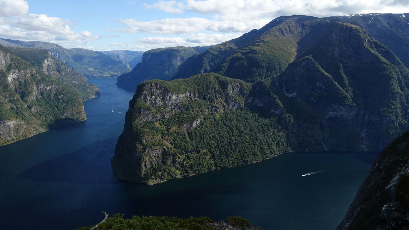 Klicke auf die Grafik für eine vergrößerte Ansicht

Name: 2025 Norge 0484.jpg
Ansichten: 485
Größe: 523,6 KB
ID: 3350659