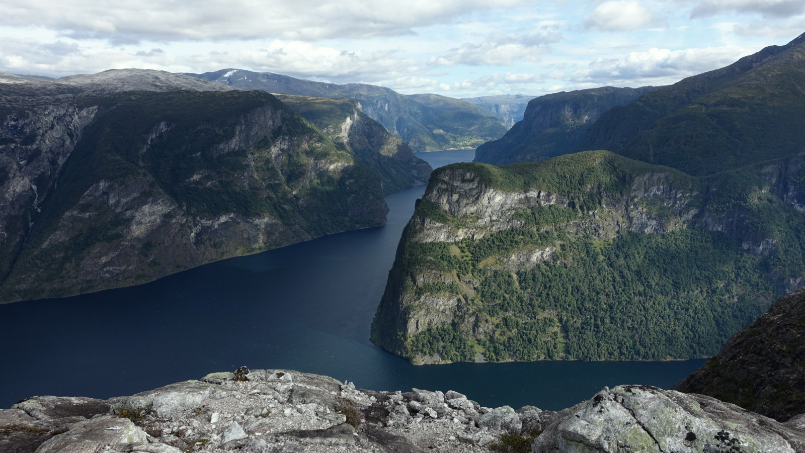 Klicke auf die Grafik für eine vergrößerte Ansicht

Name: 2025 Norge 0488.jpg
Ansichten: 493
Größe: 633,4 KB
ID: 3350665