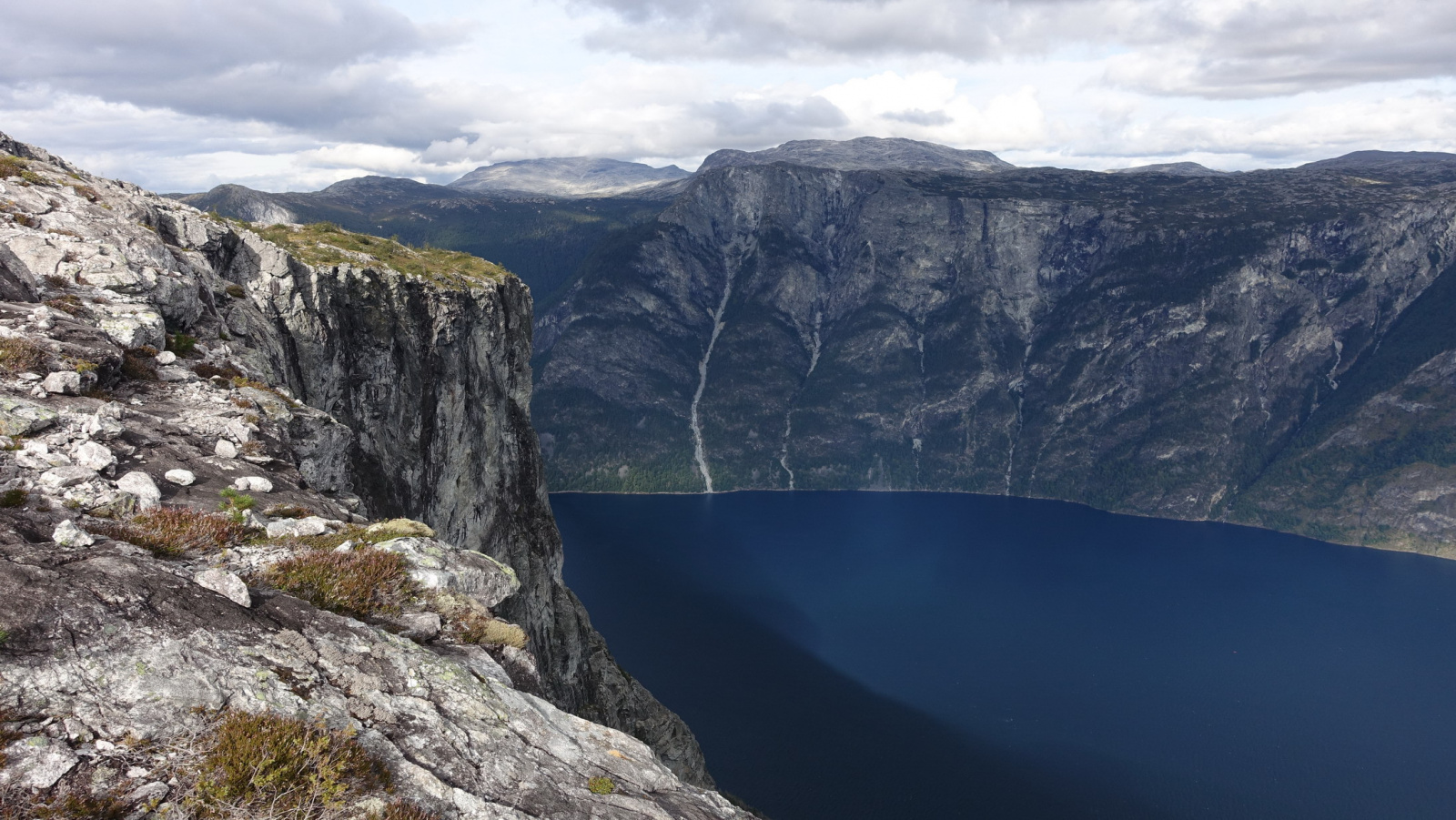 Klicke auf die Grafik für eine vergrößerte Ansicht

Name: 2025 Norge 0490.jpg
Ansichten: 482
Größe: 620,3 KB
ID: 3350666