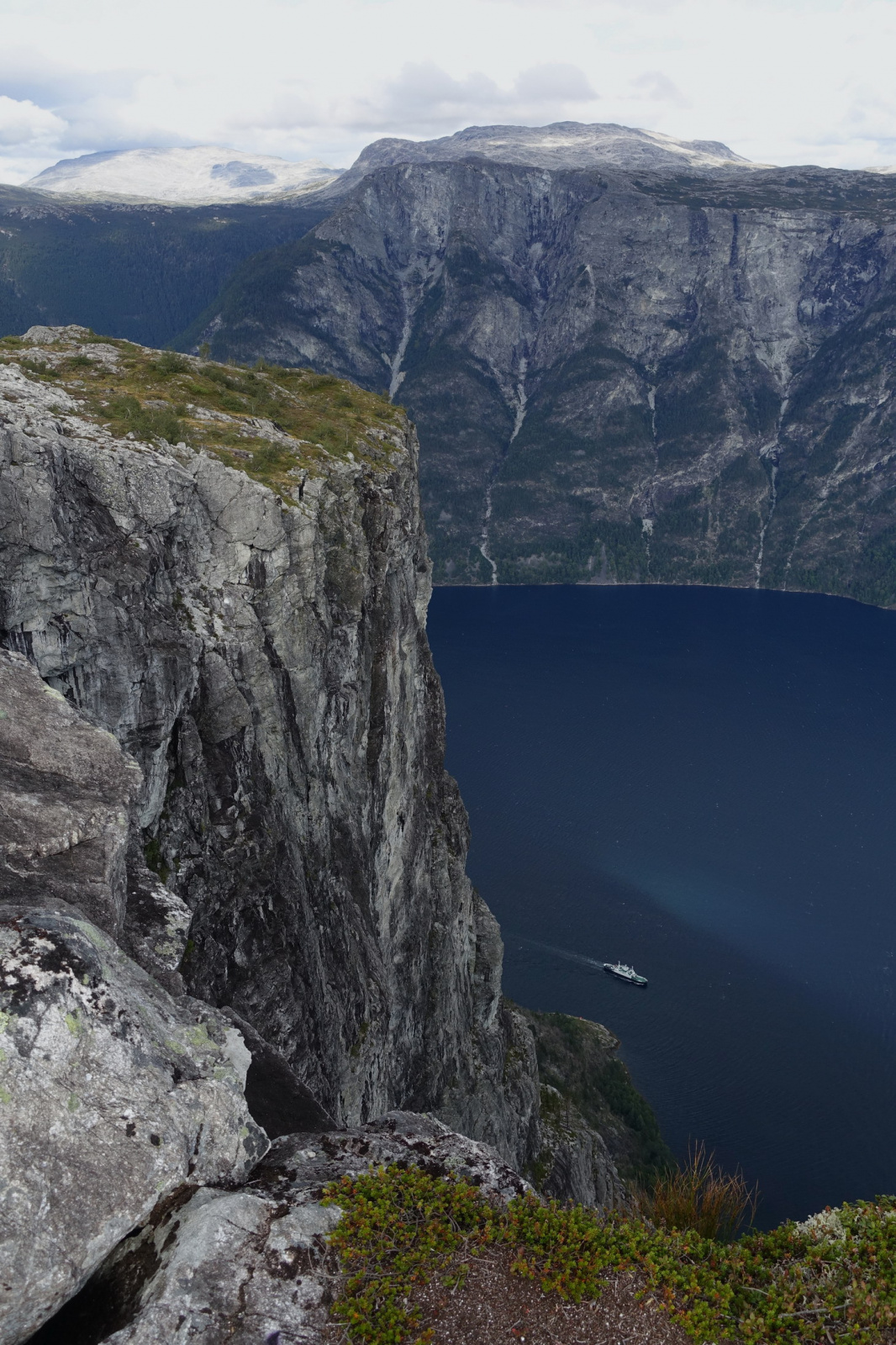 Klicke auf die Grafik für eine vergrößerte Ansicht

Name: 2025 Norge 0491.jpg
Ansichten: 489
Größe: 778,0 KB
ID: 3350667