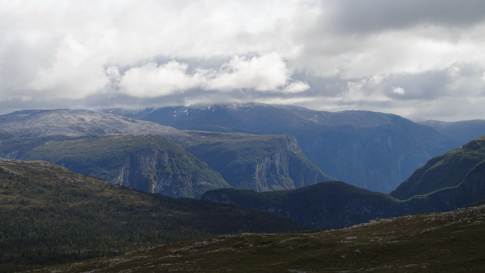 Klicke auf die Grafik für eine vergrößerte Ansicht

Name: 2025 Norge 0502.jpg
Ansichten: 344
Größe: 398,8 KB
ID: 3351466