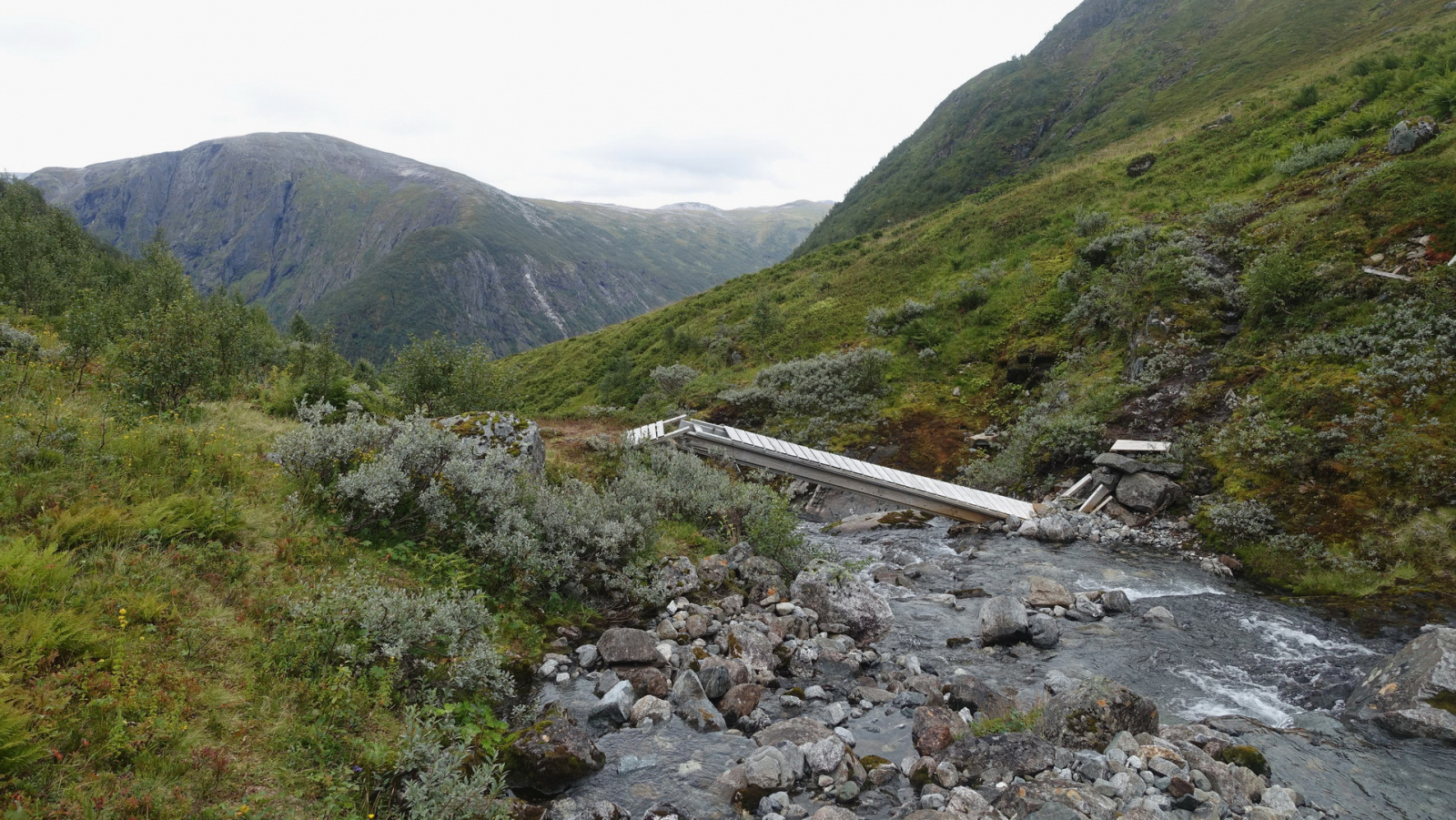 Klicke auf die Grafik für eine vergrößerte Ansicht

Name: 2025 Norge 0508.jpg
Ansichten: 351
Größe: 827,9 KB
ID: 3351471