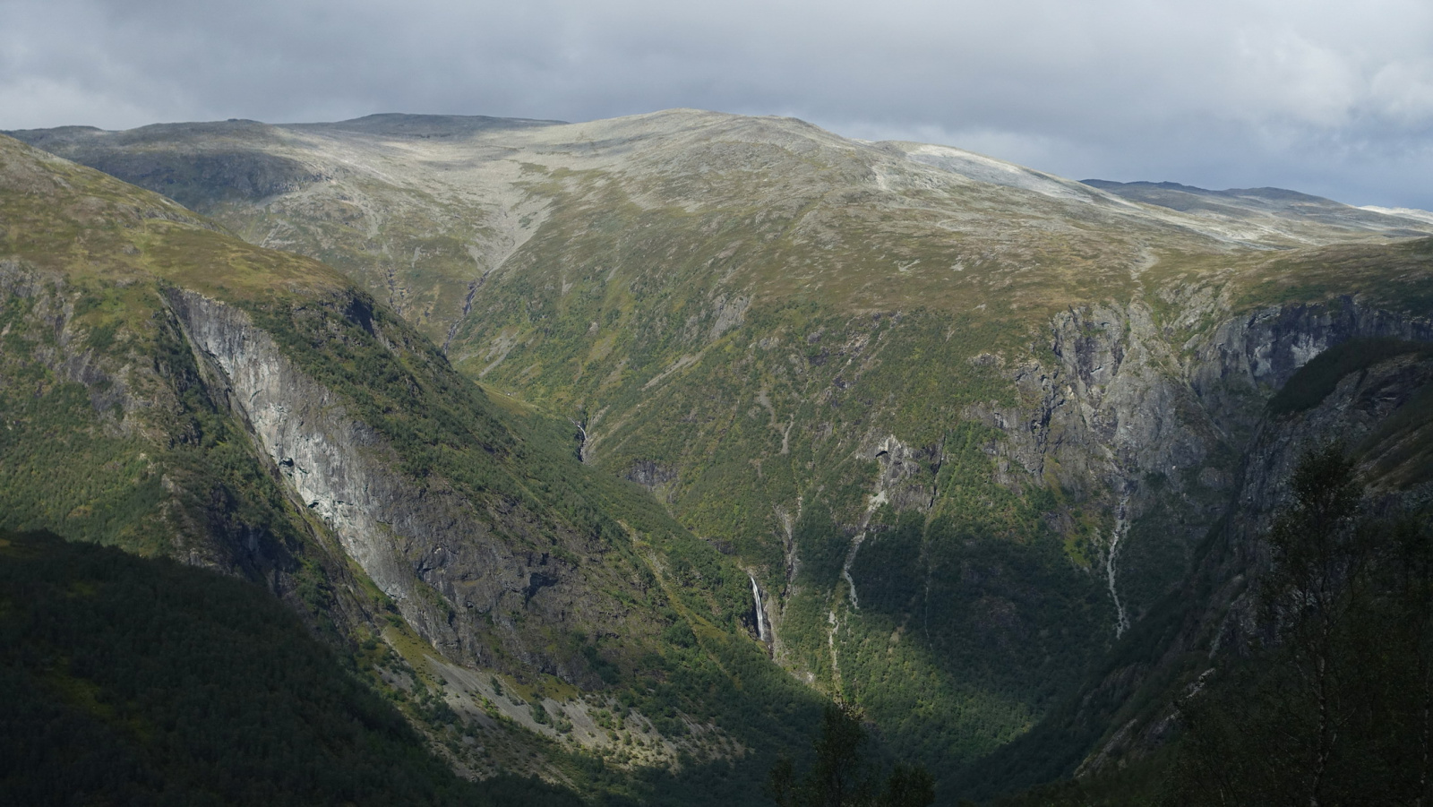 Klicke auf die Grafik für eine vergrößerte Ansicht

Name: 2025 Norge 0523.jpg
Ansichten: 341
Größe: 591,6 KB
ID: 3351481