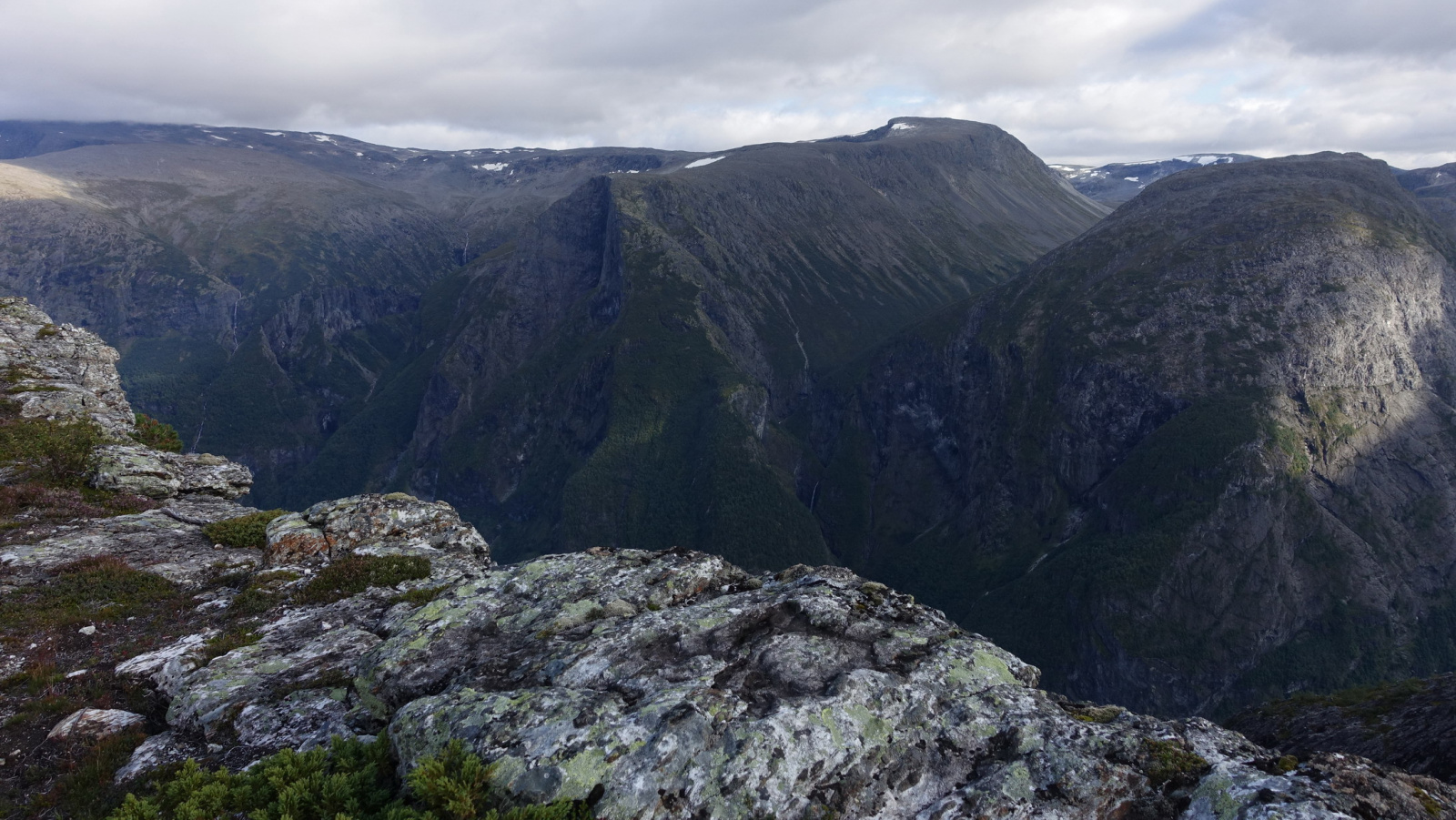 Klicke auf die Grafik für eine vergrößerte Ansicht

Name: 2025 Norge 0528.jpg
Ansichten: 344
Größe: 636,3 KB
ID: 3351487