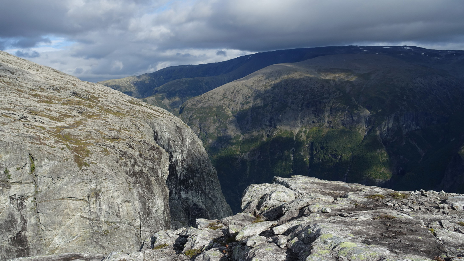 Klicke auf die Grafik für eine vergrößerte Ansicht

Name: 2025 Norge 0534.jpg
Ansichten: 318
Größe: 690,0 KB
ID: 3351537