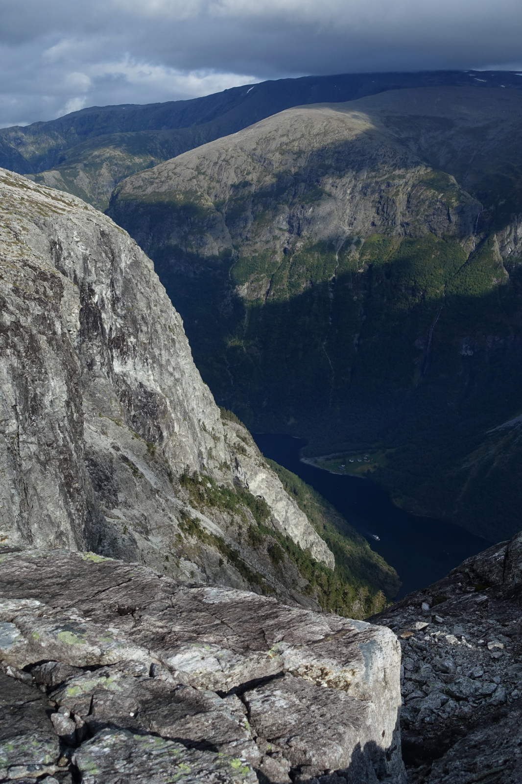 Klicke auf die Grafik für eine vergrößerte Ansicht

Name: 2025 Norge 0536.jpg
Ansichten: 317
Größe: 820,8 KB
ID: 3351539