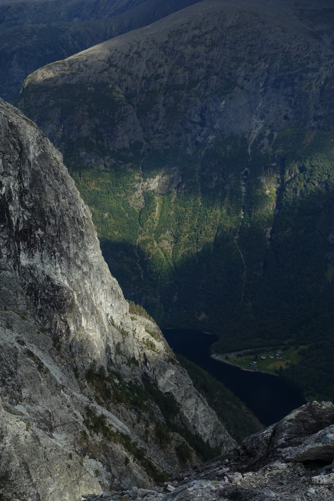 Klicke auf die Grafik für eine vergrößerte Ansicht

Name: 2025 Norge 0537.jpg
Ansichten: 318
Größe: 762,3 KB
ID: 3351560