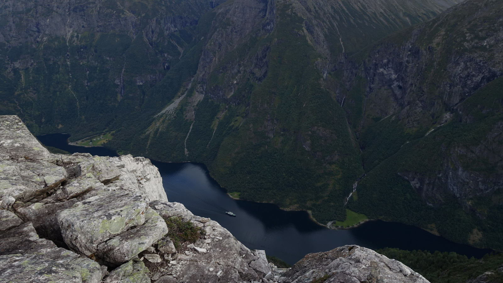 Klicke auf die Grafik für eine vergrößerte Ansicht

Name: 2025 Norge 0539.jpg
Ansichten: 314
Größe: 609,2 KB
ID: 3351540