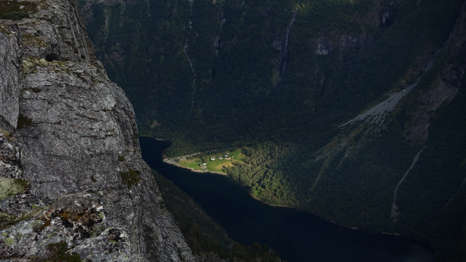 Klicke auf die Grafik für eine vergrößerte Ansicht

Name: 2025 Norge 0544.jpg
Ansichten: 310
Größe: 556,0 KB
ID: 3351543