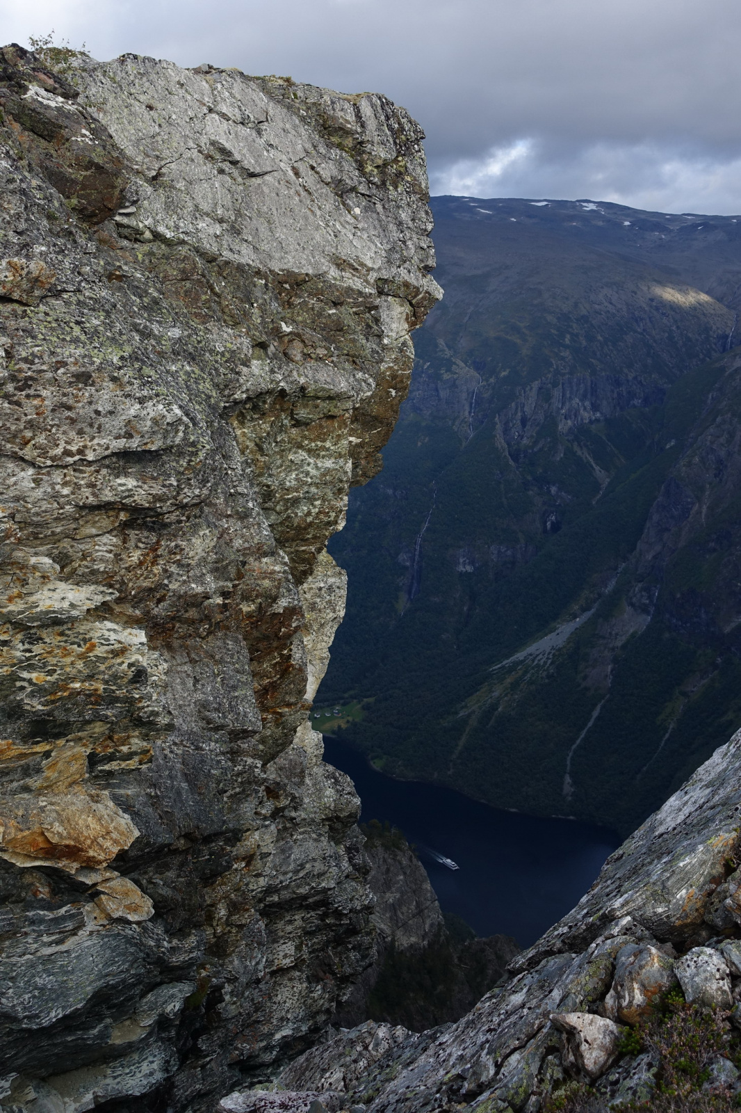 Klicke auf die Grafik für eine vergrößerte Ansicht

Name: 2025 Norge 0545.jpg
Ansichten: 318
Größe: 889,2 KB
ID: 3351546