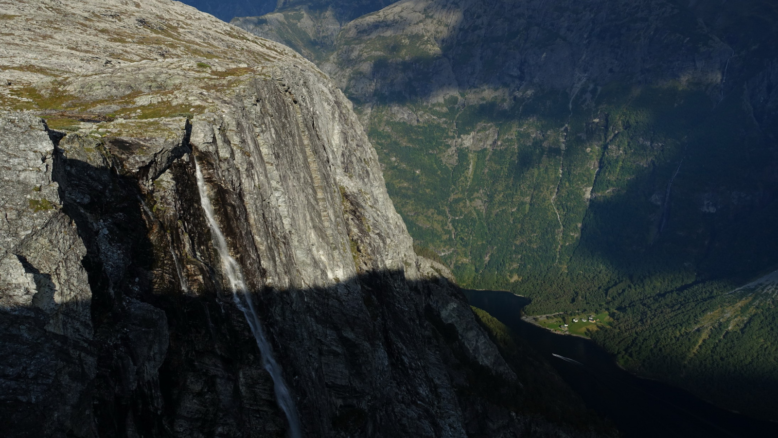 Klicke auf die Grafik für eine vergrößerte Ansicht

Name: 2025 Norge 0552.jpg
Ansichten: 309
Größe: 663,7 KB
ID: 3351547