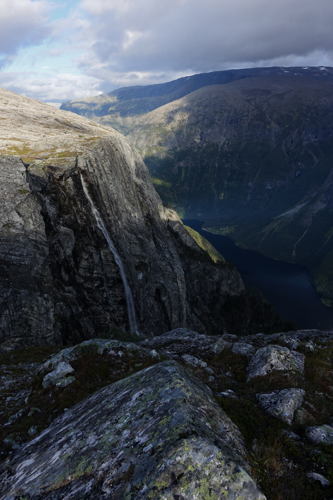 Klicke auf die Grafik für eine vergrößerte Ansicht

Name: 2025 Norge 0549.jpg
Ansichten: 313
Größe: 762,5 KB
ID: 3351548