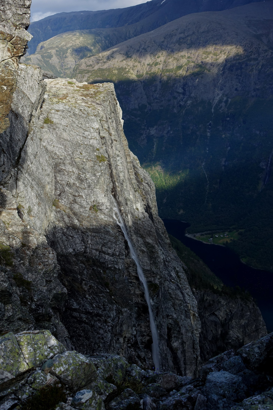 Klicke auf die Grafik für eine vergrößerte Ansicht

Name: 2025 Norge 0548.jpg
Ansichten: 316
Größe: 841,8 KB
ID: 3351550