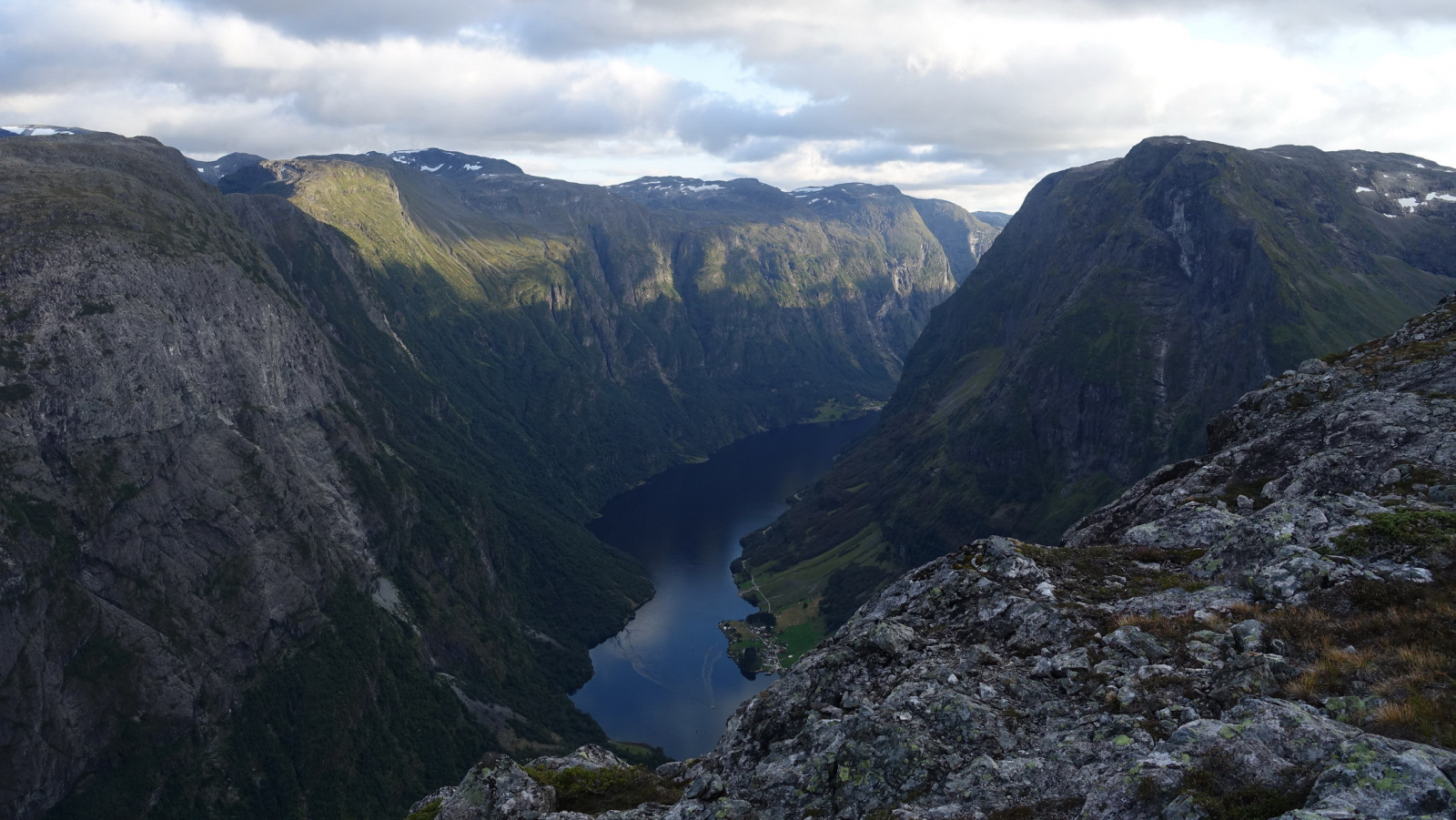 Klicke auf die Grafik für eine vergrößerte Ansicht

Name: 2025 Norge 0558.jpg
Ansichten: 313
Größe: 585,3 KB
ID: 3351552