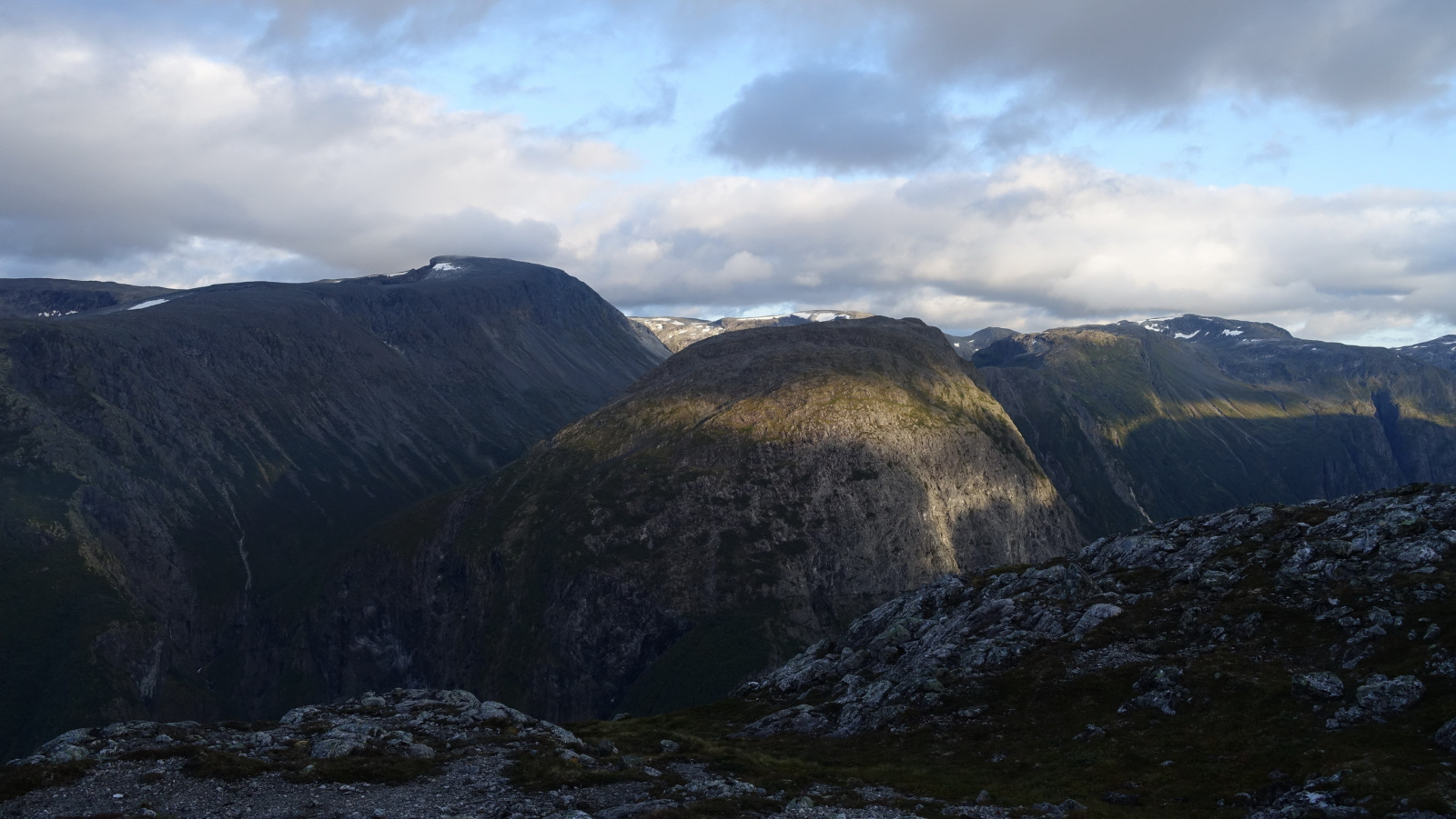 Klicke auf die Grafik für eine vergrößerte Ansicht

Name: 2025 Norge 0560.jpg
Ansichten: 306
Größe: 471,0 KB
ID: 3351554