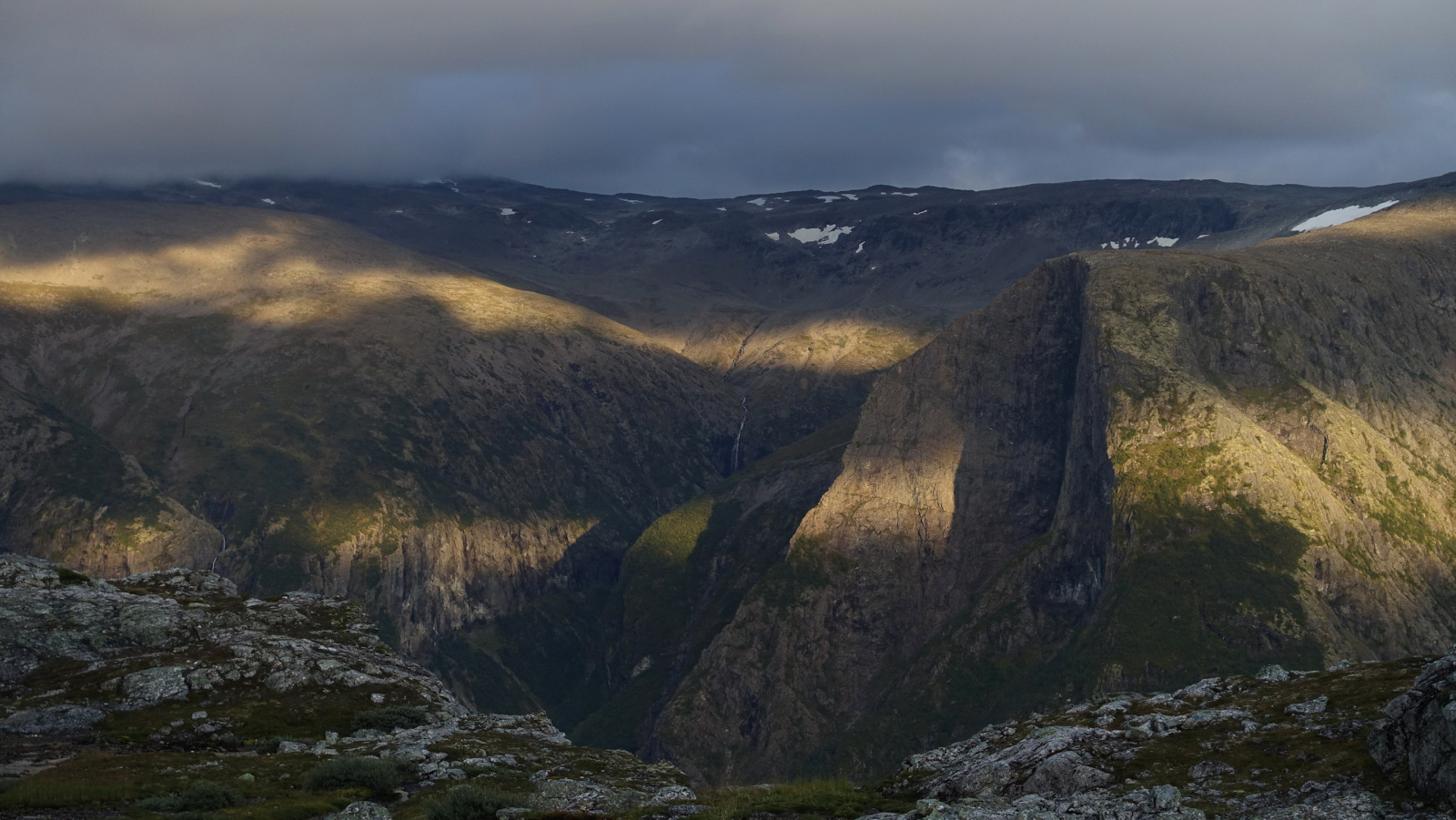 Klicke auf die Grafik für eine vergrößerte Ansicht

Name: 2025 Norge 0561.jpg
Ansichten: 310
Größe: 524,3 KB
ID: 3351558