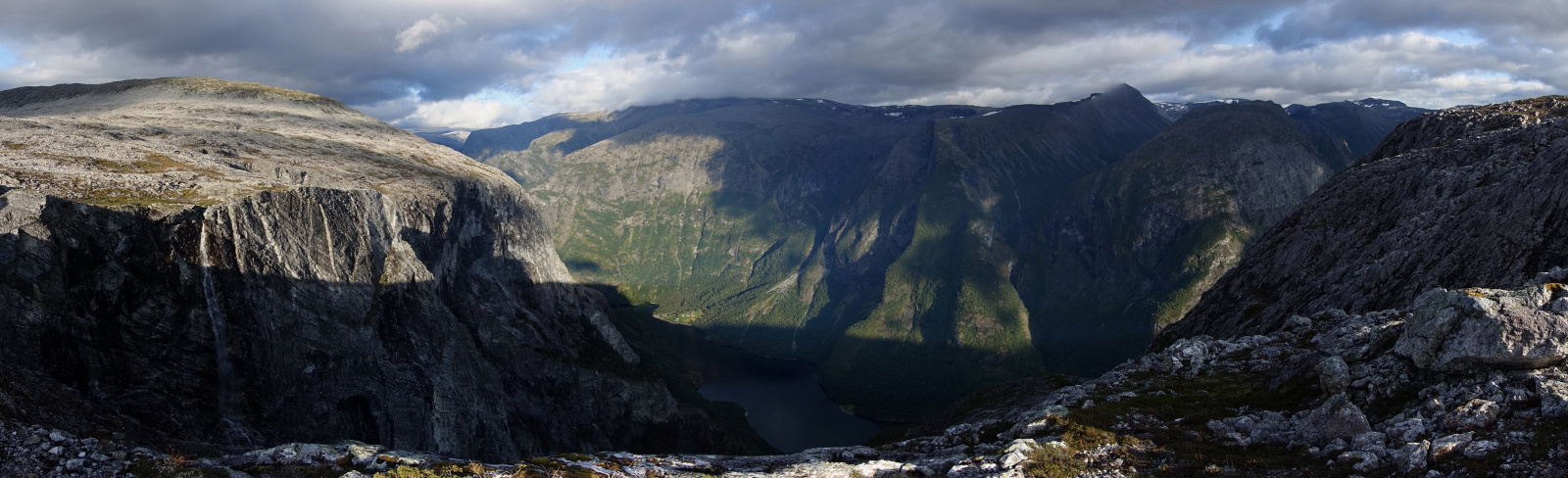 Klicke auf die Grafik für eine vergrößerte Ansicht

Name: 2025 Norge 0555-1.jpg
Ansichten: 304
Größe: 367,5 KB
ID: 3351559